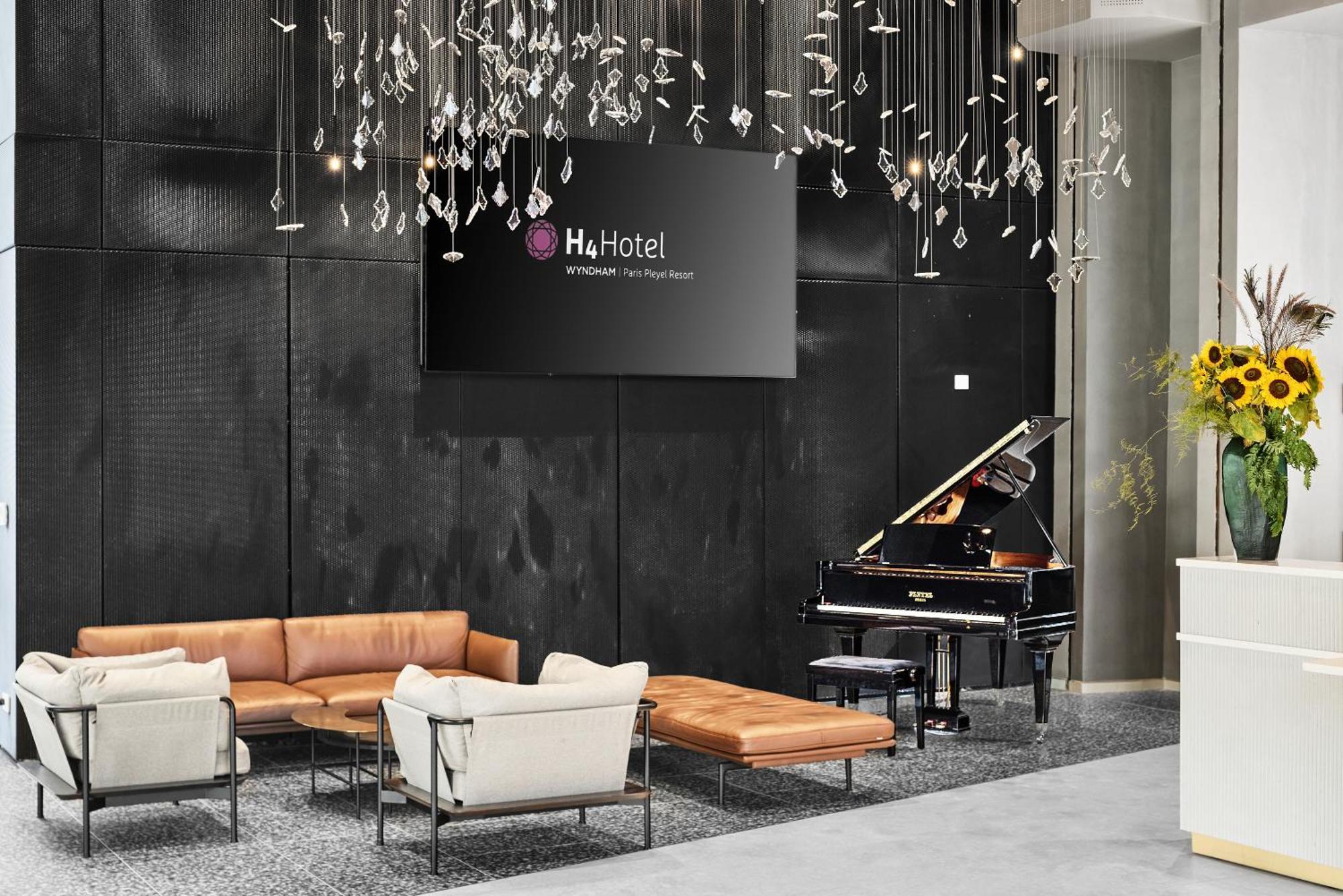H4 Hotel Wyndham Paris Pleyel Resort Saint-Denis  Exteriör bild