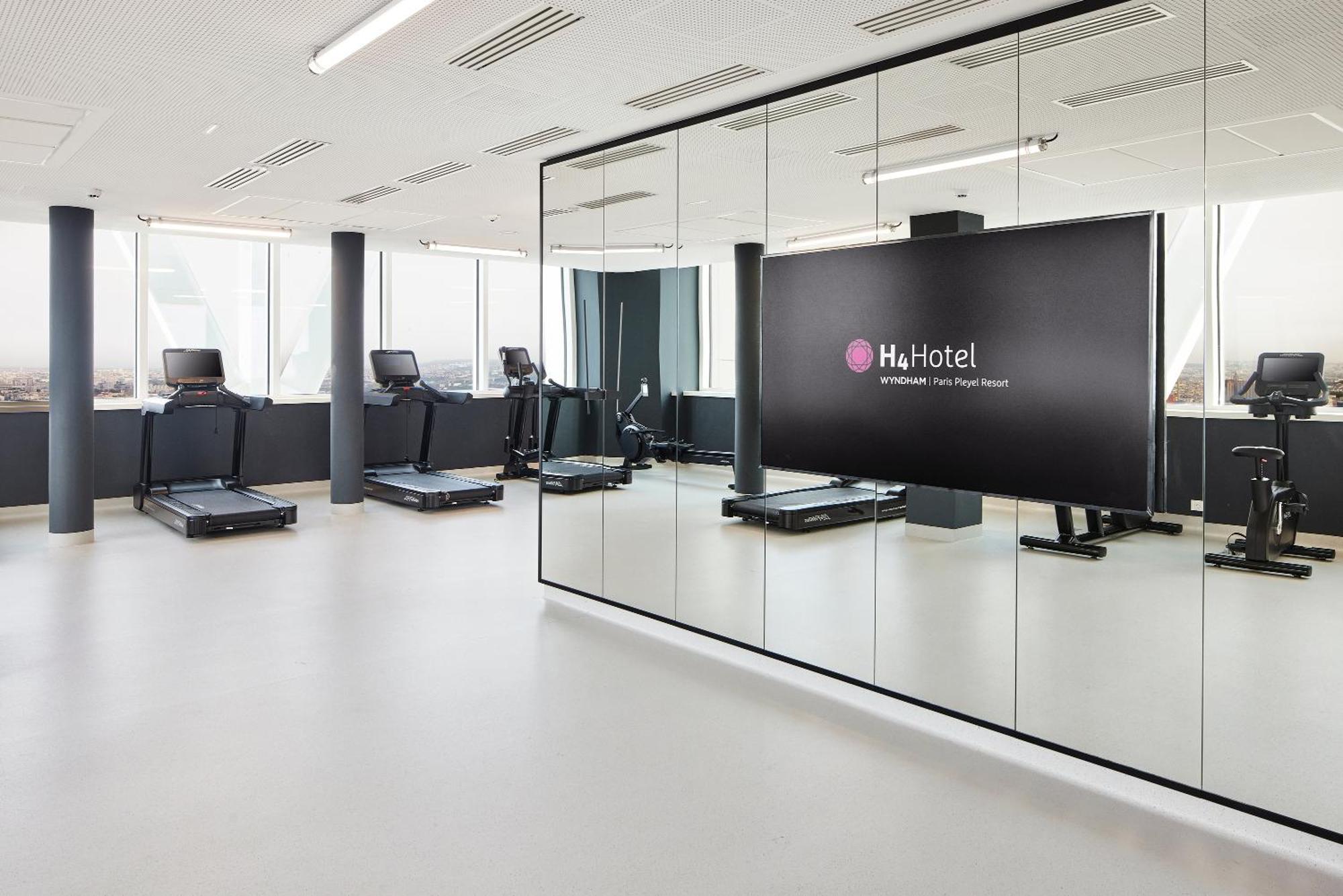 H4 Hotel Wyndham Paris Pleyel Resort Saint-Denis  Exteriör bild
