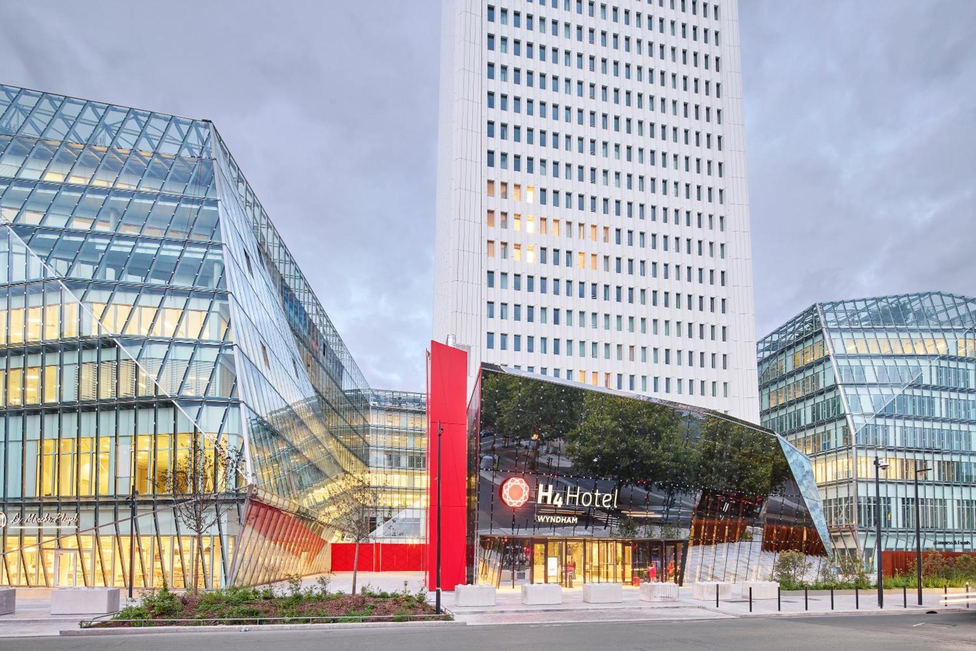 H4 Hotel Wyndham Paris Pleyel Resort Saint-Denis  Exteriör bild