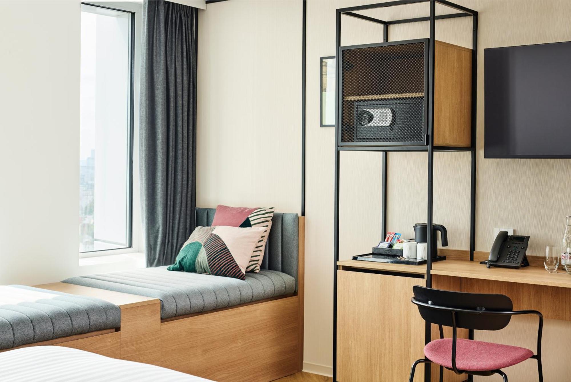 H4 Hotel Wyndham Paris Pleyel Resort Saint-Denis  Exteriör bild