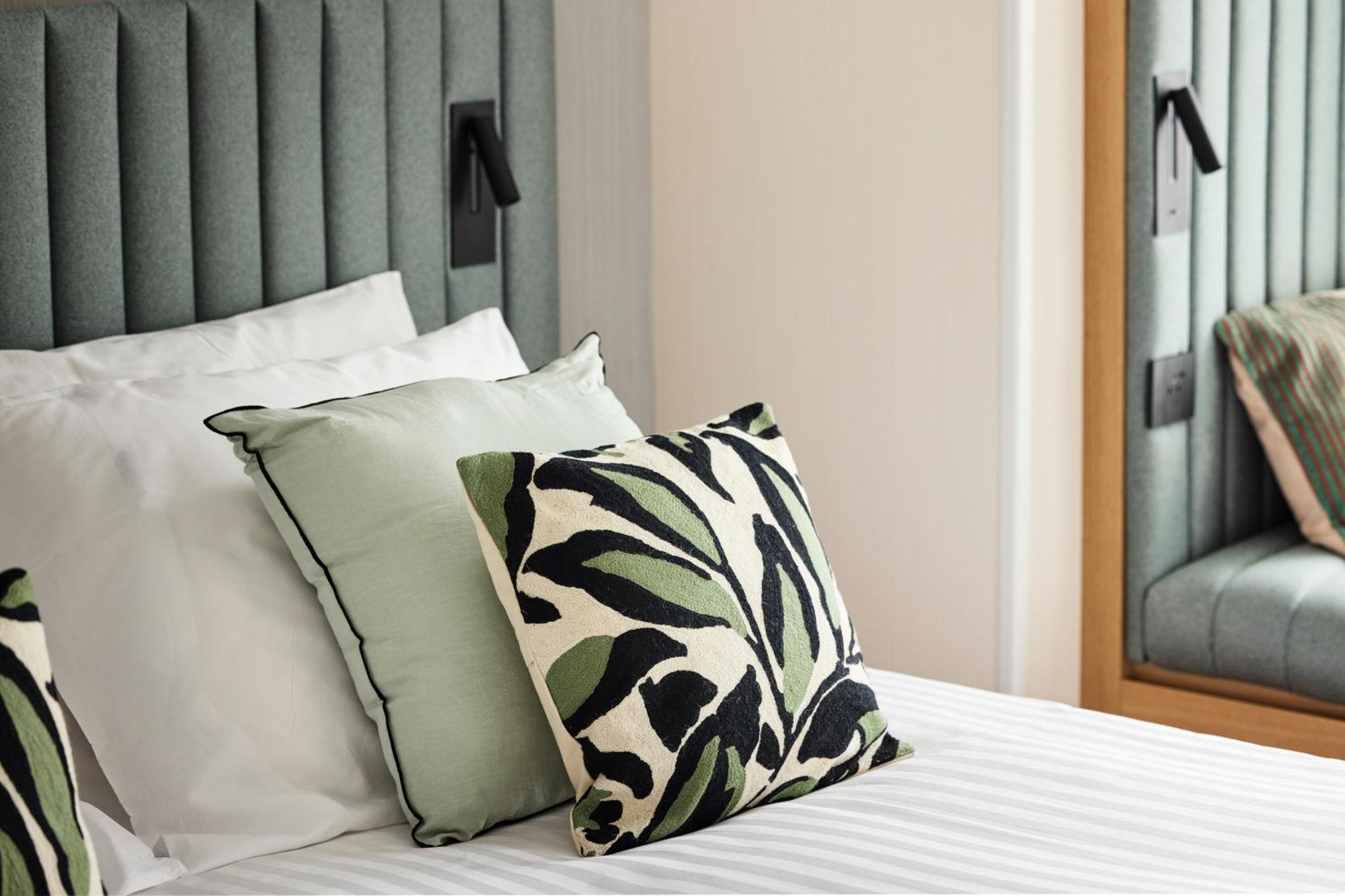 H4 Hotel Wyndham Paris Pleyel Resort Saint-Denis  Exteriör bild