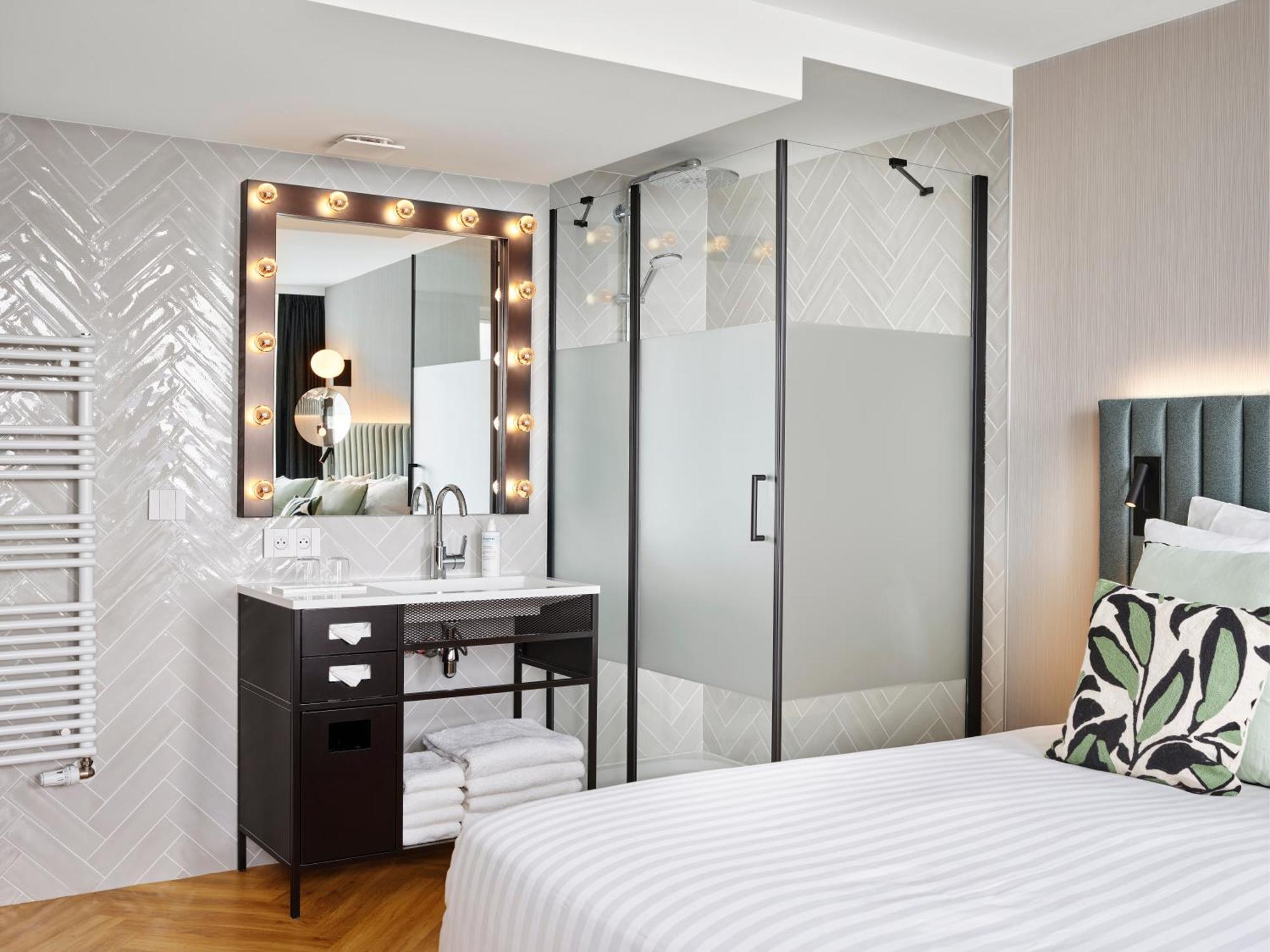 H4 Hotel Wyndham Paris Pleyel Resort Saint-Denis  Exteriör bild